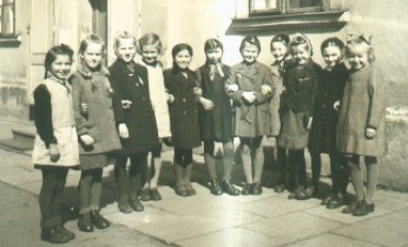 Vor der Schule - Jahrgang 1934